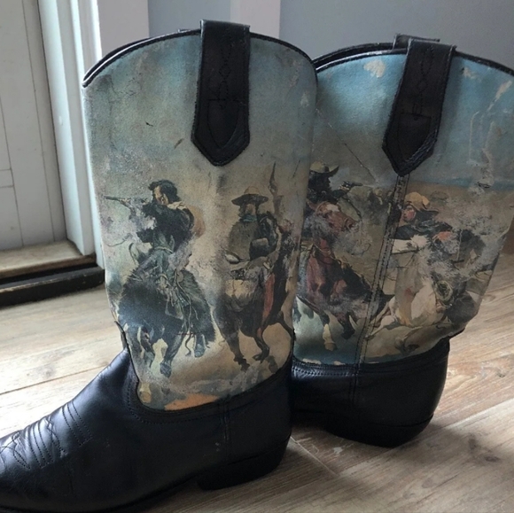 Cowboy scenery painted on these Black leather Cowboy boots!! Size 7.5 - Picture 5 of 6